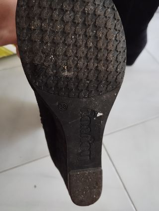 Botas Xti Negras de media caña y cuña