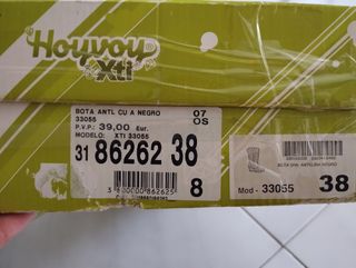 Botas Xti Negras de media caña y cuña