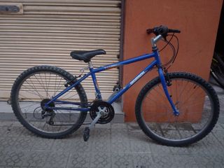 Bicicleta azul Decathlon para niños 
