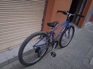 Bicicleta azul Decathlon para niños 
