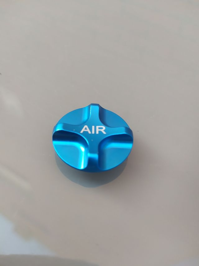 Tapa AIR azul metal para válvula de horquilla 25mm