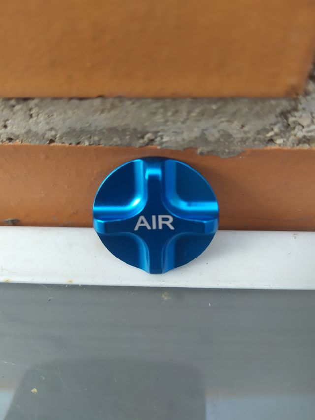 Tapa AIR azul metal para válvula de horquilla 25mm
