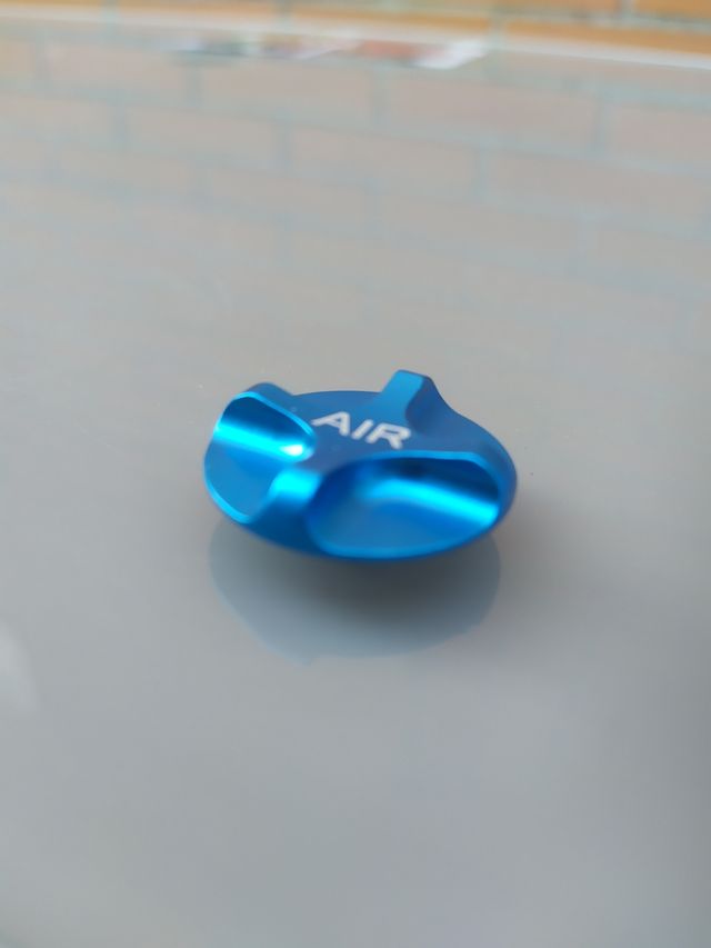 Tapa AIR azul metal para válvula de horquilla 25mm