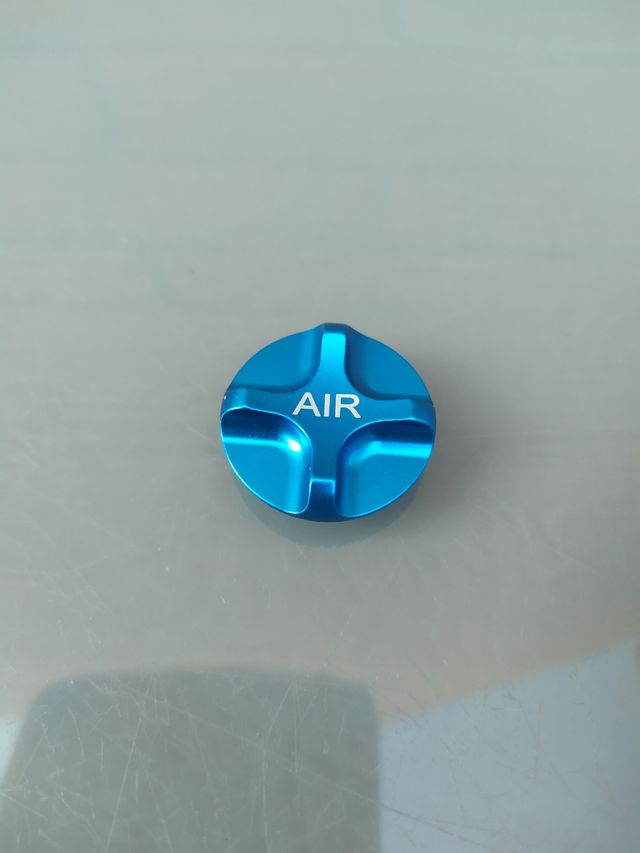 Tapa AIR azul metal para válvula de horquilla 25mm