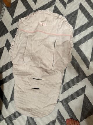 Cubre cuco bebé niña 