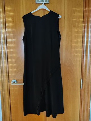 Vestido negro midi con volantes