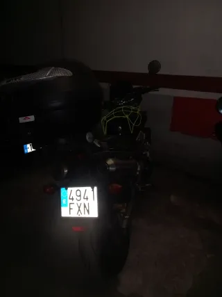 Honda Hornet 900 - 2007 con Top Case