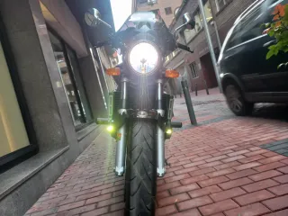 Honda Hornet 900 - 2007 con Top Case