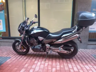 Honda Hornet 900 - 2007 con Top Case