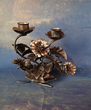 Portacandele in metallo decorato vintage