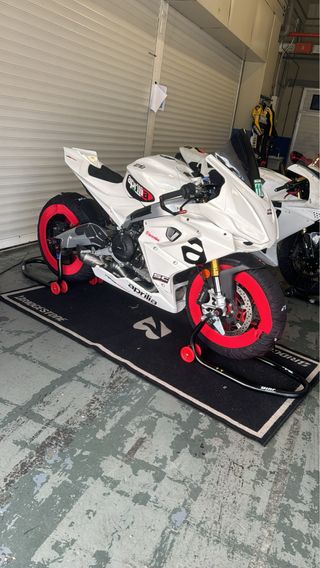 Carenado de fibra para moto Aprilia rs660