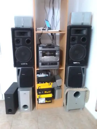 Aiwa. Sonido potente.si lo escuchas,te lo quedas.