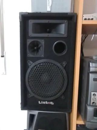 Aiwa. Sonido potente.si lo escuchas,te lo quedas.