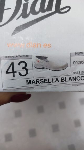 Zapatos DIAN Talla 43 Blancos