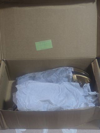 Zapatos Magrit dorados con pedrería