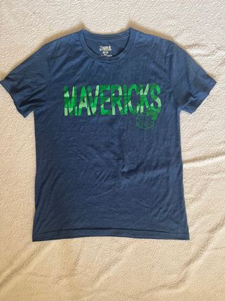 Camiseta NBA Mavericks azul con letras verdes
