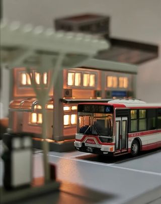 Maqueta N Diorama Estación con Autobús luz tren el