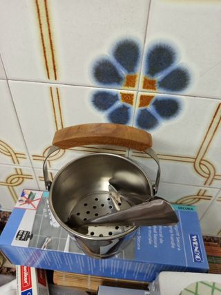 Cubitera y pinzas metal y madera