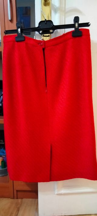 Traje chaqueta y falda rojo. Talla 44