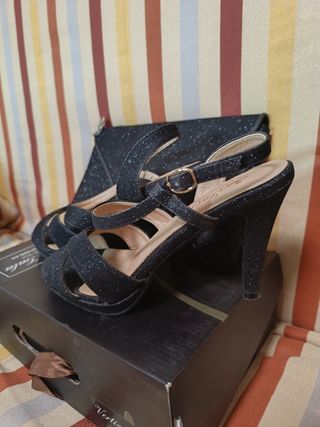 Zapatos y bolso de fiesta negros