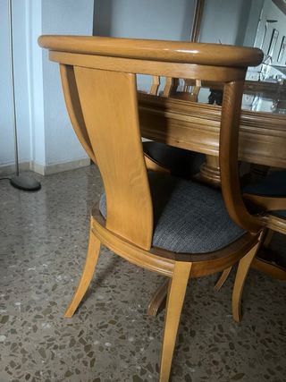 Mesa comedor y 6 sillas de madera