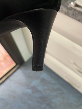 Bonitos zapatos de salón ante negros 