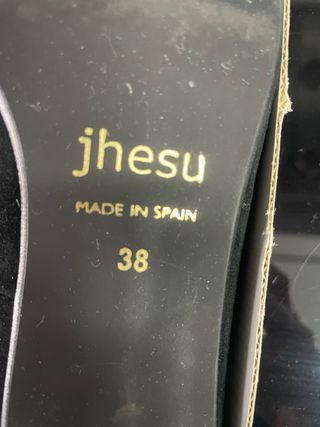 Bonitos zapatos de salón ante negros 