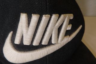 Gorra Nike Negra y Blanca