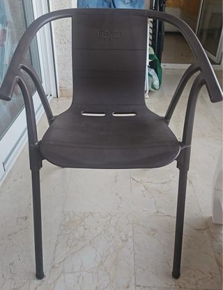 Silla Mahou Marrón Plástico en petfecto estado