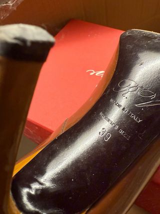 Roger Vivier vernice marroni con fibbia ocra