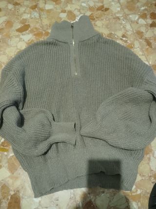 Jersey gris cuello alto cremallera