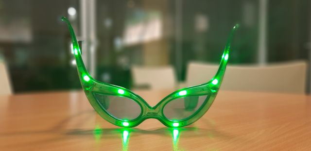 Occhiali da Sole LED Verdi – Design Futuristico An