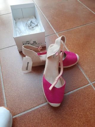 Sandalias cuña Vanessa Calzados rosa y beige