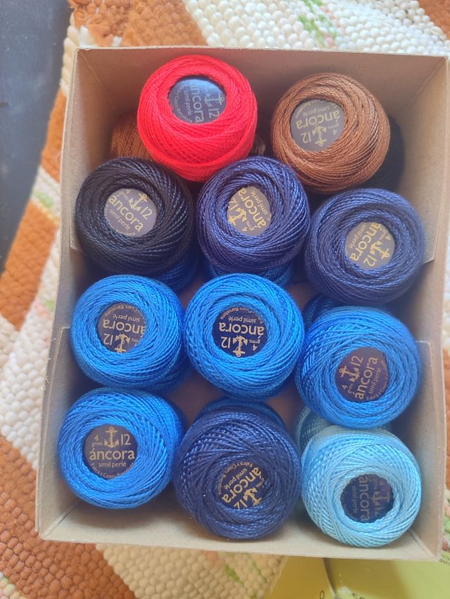 Cajas de hilos de poliéster para coser