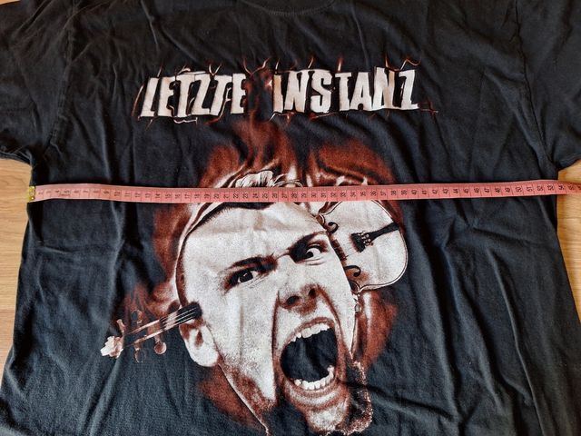 Camiseta Letzte Instanz Negra
