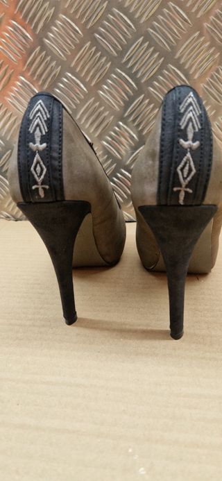 Zapatos de tacón negros y grises talla 37