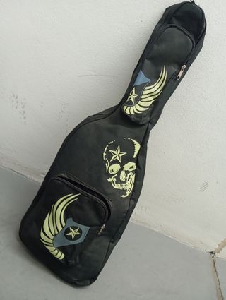 Guitarras de videojuego más funda 