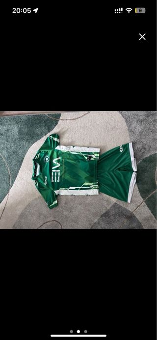 Equipación Colegio Penya Roja Verde/Blanco