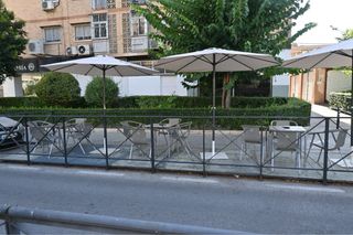 Terraza de bar completa