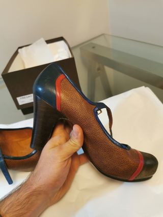 Zapatos Chie Mihara Talla 38 Marrón y Dorado