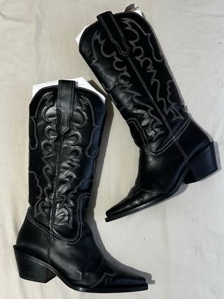 Botas cowboy Zara bordadas piel negras