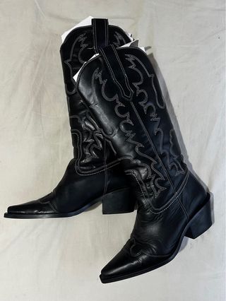 Botas cowboy Zara bordadas piel negras