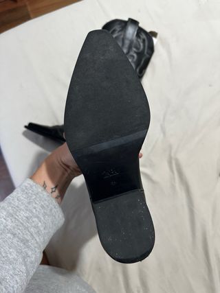 Botas cowboy Zara bordadas piel negras