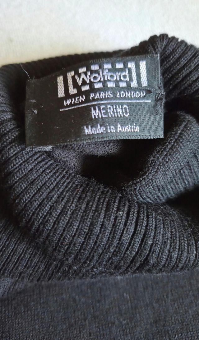 Jersey Wolford negro cuello alto manga corta