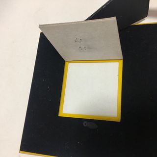 Marco de cristal color amarillo