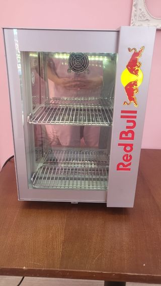 Nevera Red Bull pequeña
