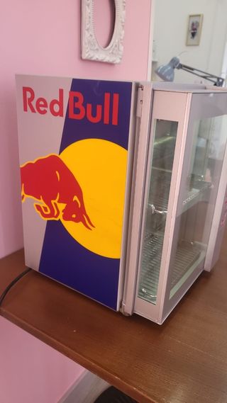 Nevera Red Bull pequeña