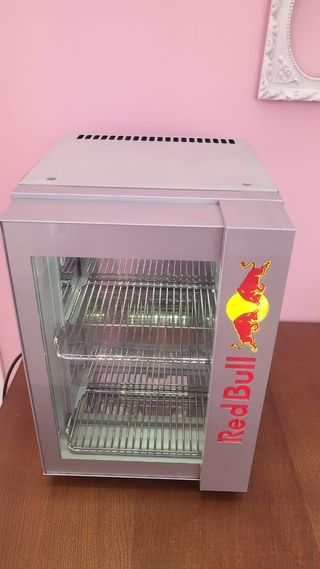 Nevera Red Bull pequeña