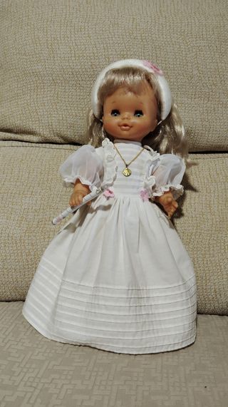 Muñeca Famosa de Comunión.