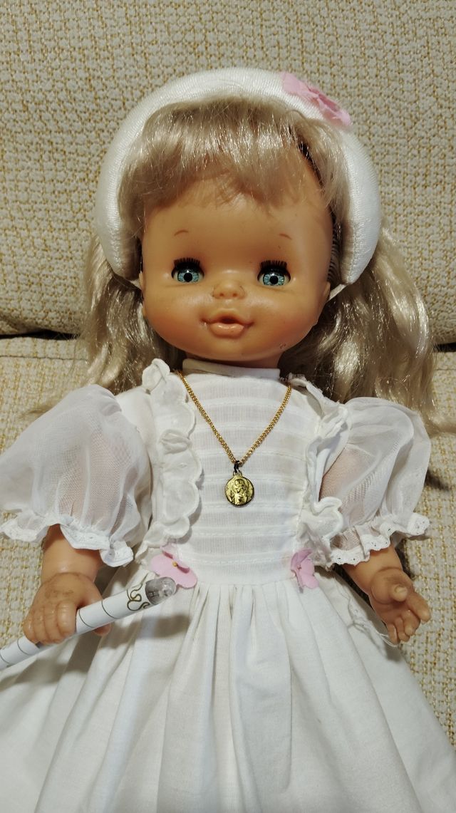 Muñeca Famosa de Comunión.